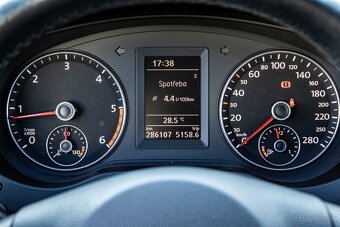 Volkswagen Jetta 2.0 TDI Highline - 14