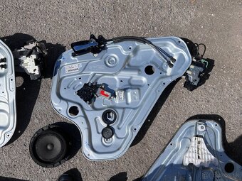 Hyundai i30 Combi 07-12 zadné pravé svetlo, mechanizmus okna - 14