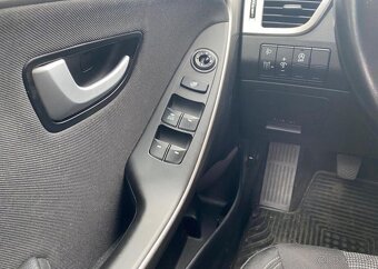 Hyundai i30 1.6-NÍZKÉ KM-FACELIFT - 14