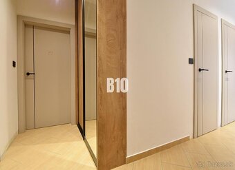 Veľkometrážny 3 izbový byt s garážou - 14