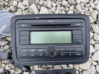 Škoda Fabia 2,Roomster autoradio,brzdové svetl,motorček okna - 14