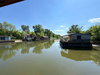 Štýlový houseboat 427 m² v drevenom švajčiarskom dizajne - 14