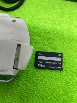 Sony PSP 1004 Playstation Portable WHT. - 14