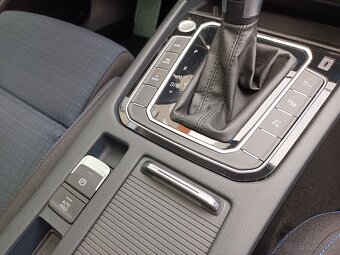 VW Passat B8 GTE Variant 1.4TSI 160kW DSG - záruka Autodraft - 14