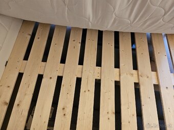 Luxusné biele kreslo z koženky – elegantné a pohodlné - 14