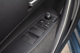 Toyota Corolla Hybrid 2.0 CVT / AJ NA SPLÁTKY / PROTIÚČET / - 14