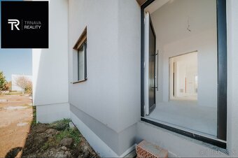 MOŽNOSŤ VIDIEŤ  - Novostavba 4-izbového RD obec Červeník, ok - 14