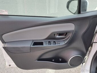 Toyota Yaris Hybrid - 14
