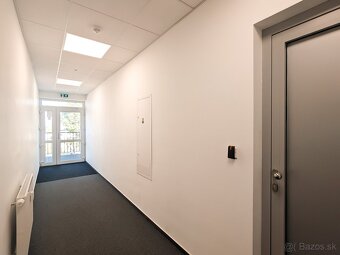 Moderný obchodno-administratívny komplex so sklad. halami - 14