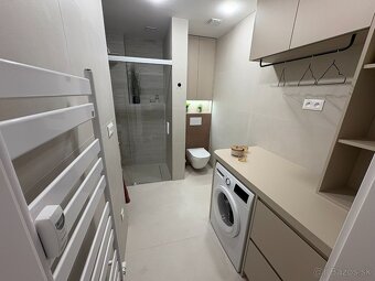 Moderný a štýlový dvojizbový byt s balkónom v centre Zvolena - 14