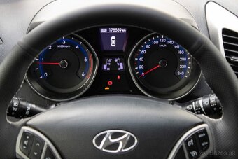Hyundai i30 CW 1.6i CRDi VGT Family / AJ NA SPLÁTKY/ - 14