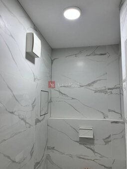 Obchodno-kancel. priestor / byt s predzáhradkou a VIP parkov - 14