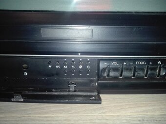VHS videoprehrávač AIWA+TV farebné, 14“. - 14