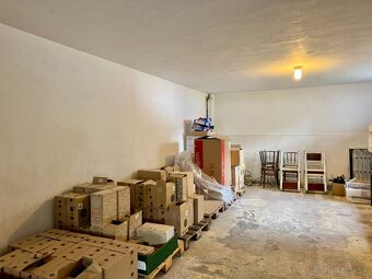 NA PREDAJ: Rozsiahla polyfunkčná budova, Pravenec - 14