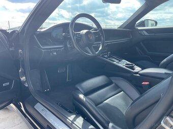 Porsche 911 Carrera 4 - 14