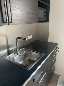 Moderná kuchynská linka so spotrebičmi - 14