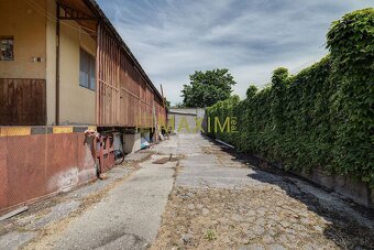 Ponúkame na predaj obchodný priestor Hraničiarskej ulici v Č - 14