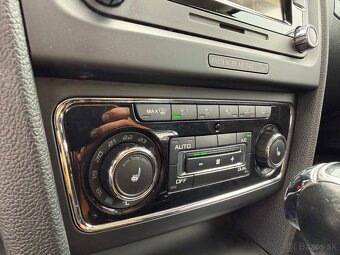 Škoda Superb Combi 2.0 TDI CR 140k Elegance DSG - 14