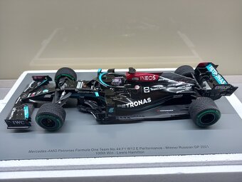 F1 MERCEDES W12 HAMILTON VÍTĚZ GP RUSKA 2021 SPARK 1:18 - 14