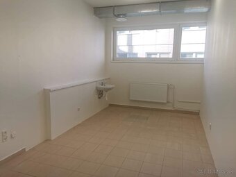Prenájom kancelárskych priestorov v OD Prior v širšom centre - 14