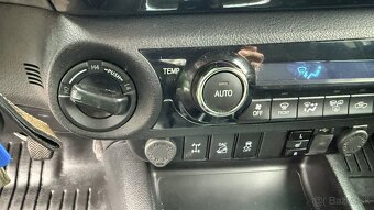 Toyota Hilux DC 2.4 I D-4D Live 4x4 - 14