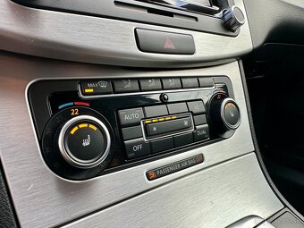 Volkswagen Passat sedan B7 Highline 2.0TDI DSG 4motion - 14