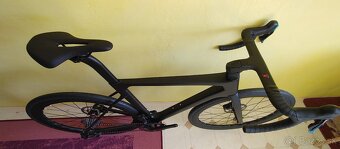 Kompletný karbónový cestný bicykel s elektronickou prehadzov - 14