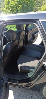 Opel Astra Sports Tourer (2011) - 14
