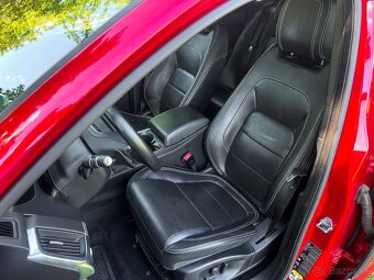 Jaguar E-Pace 2.0 184kW Benzín R-Dynamic AWD A/T,SK vozidlo - 14