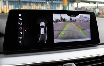 BMW 520d Touring z roku 2017 - 14