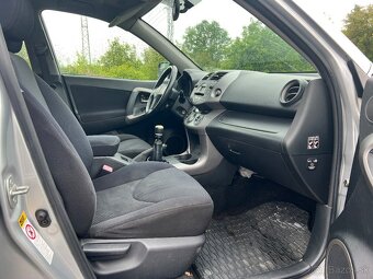 Toyota RAV4 2.2 D-4D 135 Terra - 14