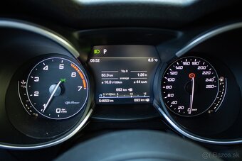 Alfa Romeo Stelvio - 14