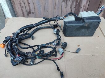 MAZDA Fusebox Poistková skrinka s káblovým zväzkom - 14