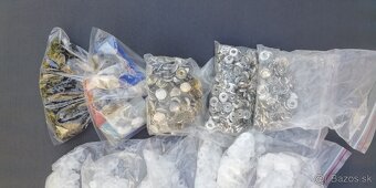 Gombíky, zips a rôzne cvoky pre krajčirku - 14