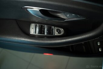Mercedes-Benz E trieda Kombi 400 4MATIC A/T - 14