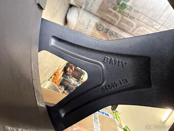 Originál R21 disky BMW + zimné pneu Pirelli (kompletná sada) - 14