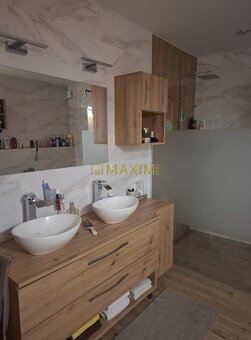 Veľkopriestorový dvojgeneračný 6 izbový dom s potenciálom – - 14