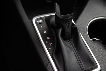 Kia Sportage 2.0 CRDi + 48V (Mild Hybrid) V ZÁRUKE - 14