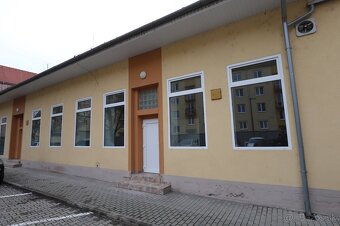 Obchodné priestory s priamym vstupom z ulice v centre mesta - 14
