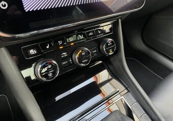 Škoda Superb 2.0 TDI LAURIN & KLEMENT CRYSTAL MATRIX PANO. - 14