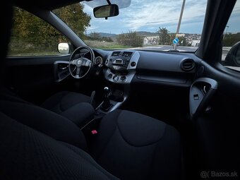 Toyota RAV4 2.2 D-4D 4x4 – spoľahlivé SUV, výborný stav - 14