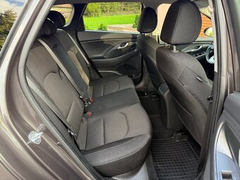 Hyundai i30 CW 1,6 CRDI Family - 14