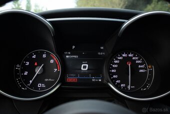 Alfa Romeo Giulia 2.0 AWD VELOCE Ti Q4 / AJ NA SPLÁTKY / - 14