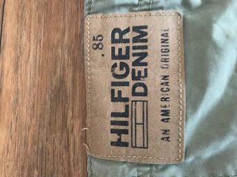 TOMMY HILFIGER originál caramel pánske capri nohavice L/XL - 14