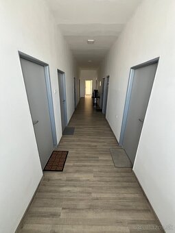 Veľký objekt s administratívnou aj skladovou časťou - 895m2 - 14