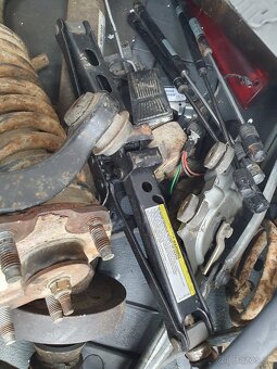 Rozpredám Jeep Cherokee KJ - 14