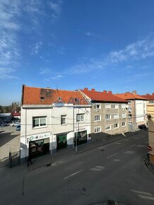 Priestranný 3-izbový byt v priamom centre Nových Zámkov s vl - 14