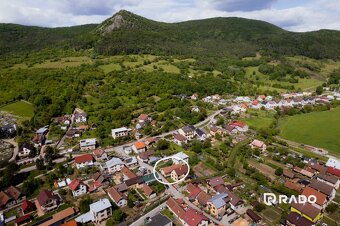 RADO | Na predaj rodinný dom v malebnej obci Omšenie - 14