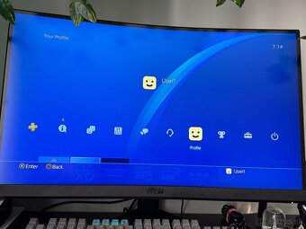 Playstation 4.    872GB - 14