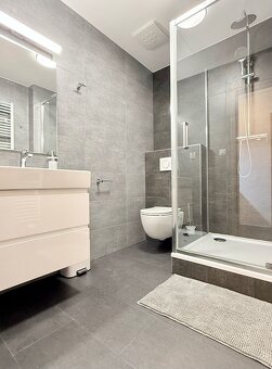 CENTRUM MESTA - VRÁTNA - 1 IZBOVÝ MODERNÝ ZARIADENÝ BYT. - 14